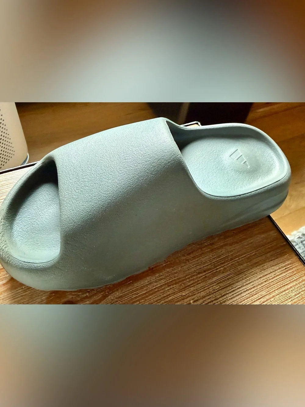 Yeezy slides with box